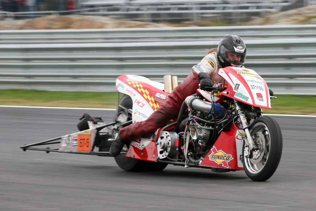 Showkørsel med en Top Fuel Bike.
(Foto: Motorsporten.dk)